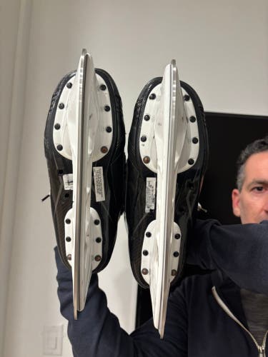 2020 Bauer Supreme Ultrasonic Hockey Skates 8.5 (Used)