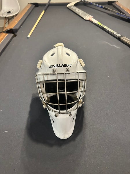 Senior Medium Bauer 940 Goalie Mask (Used)