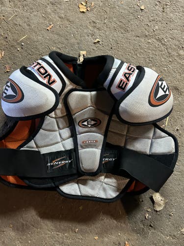Men's Large Senior Easton Synergy Shoulder Pads (Used)