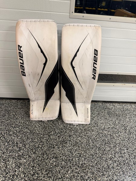Medium Bauer FlyLite Goalie Leg Pads (Used)