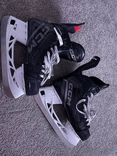 2023 CCM JetSpeed FT690 Hockey Skates Regular Width 8 (Used)