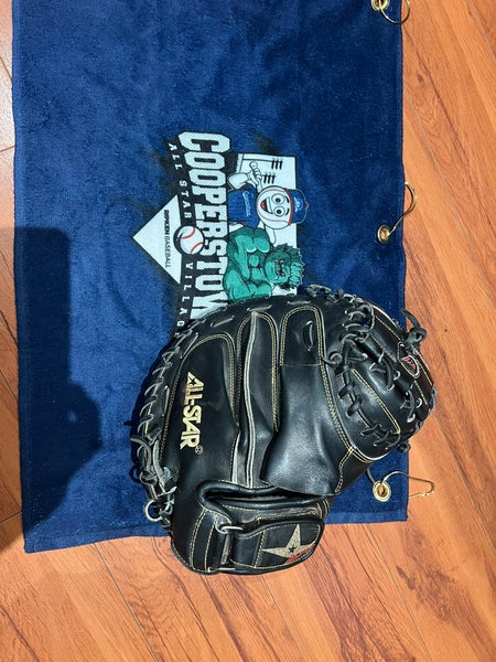 All Star CM3000SBK RH Catcher's Glove 33.5" (Used)