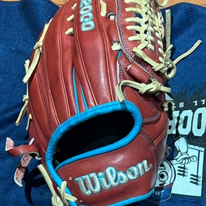 2022 Wilson A2000 RH Outfield Baseball Glove 11.75" (Used)