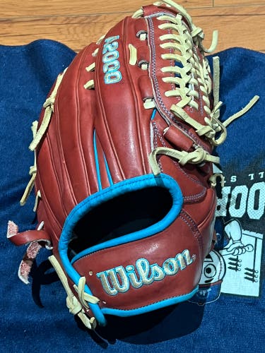 2022 Wilson A2000 RH Outfield Baseball Glove 11.75" (Used)