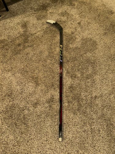 Intermediate CCM JetSpeed FT7 Pro Right Handed Hockey Stick P29 65 Flex (Used)