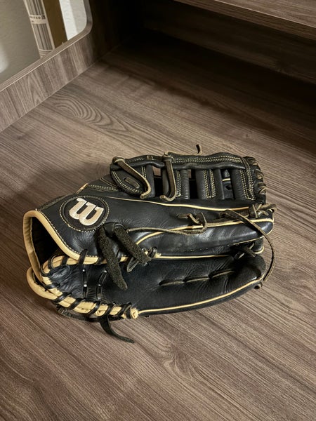 Wilson A700 RH Outfield Baseball Glove 12.5" (Used)