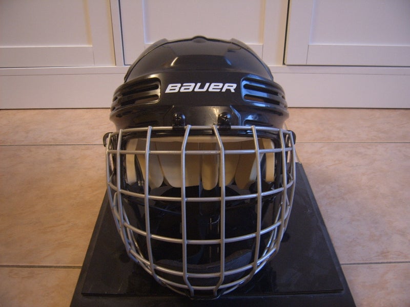 Excellent Condition Bauer BHH4500 Hockey Helmet sz Medium w/Bauer Cage Black