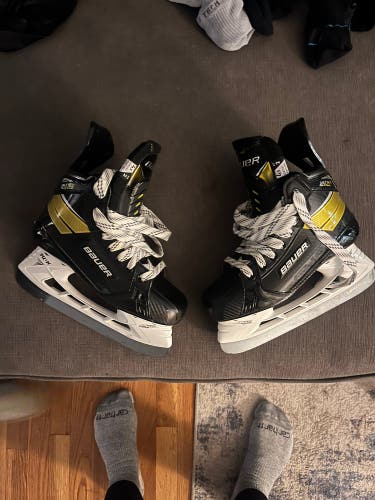 2020 Bauer Supreme Ultrasonic Hockey Skates Size 4.5 (Used)
