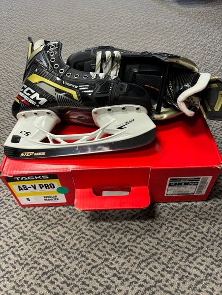 CCM AS-V Pro size 9 Regular Width skates