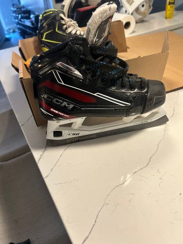 CCM EFlex 6.9 Hockey Goalie Skates Size 5 (Used)