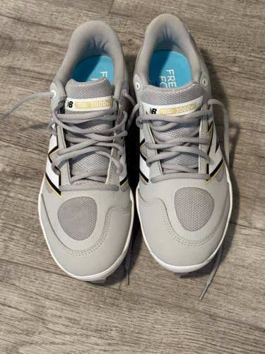 White Men's Size M 10.5 (W 11.5) Adult New Balance 3000v7 Low Top Molded Cleats (New)