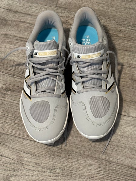 NEW White Men's Size M 10.5 (W 11.5) New Balance fresh foam 3000v7 Low Top Molded Cleats