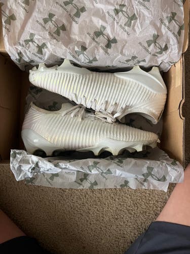 Men's Size 13.0 (W 14.0) Under Armour Blur Pro Low Top Molded Cleats (Used)