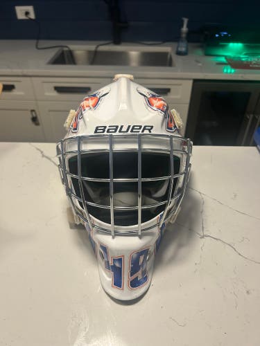 Youth Bauer profile 1200 Goalie Mask (Used)