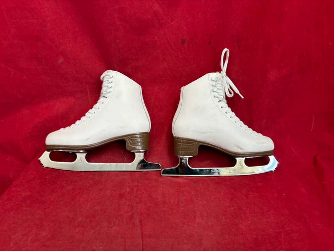 Ice skates: Figure Skates Adult 5 (Used)