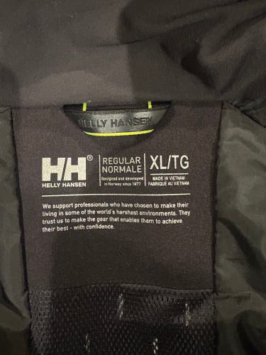 Black Men's XL Helly Hansen Jacket (Used)