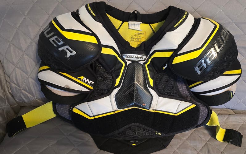 Men's Large Senior Bauer Supreme 2S Pro Shoulder Pads (Used)