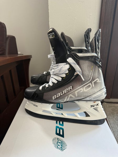 2021 Bauer Vapor Hyperlite Hockey Skates Regular Width Pro Stock 10 (New)