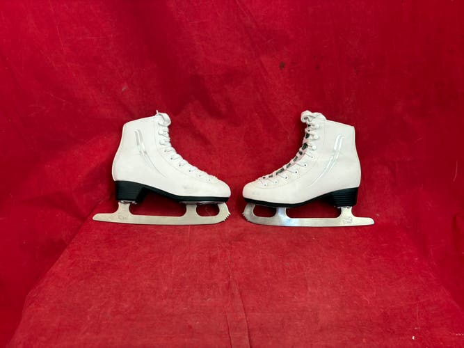 Ice Skates: Figure Skates B Junior 3 (Used)