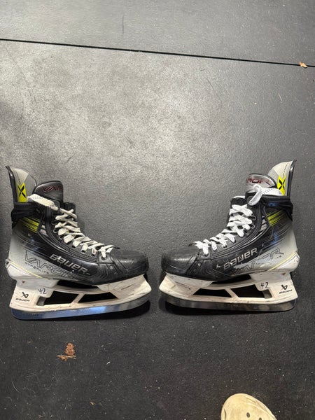 2023 Bauer Vapor Hyperlite 2 Hockey Skates Narrow Width 10.5 (Used) *NO INSOLE* WITH FLY TI BLADES