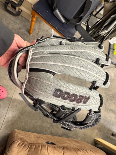 2023 Wilson A2000 RH Infield Softball Glove 11.75" (Used)