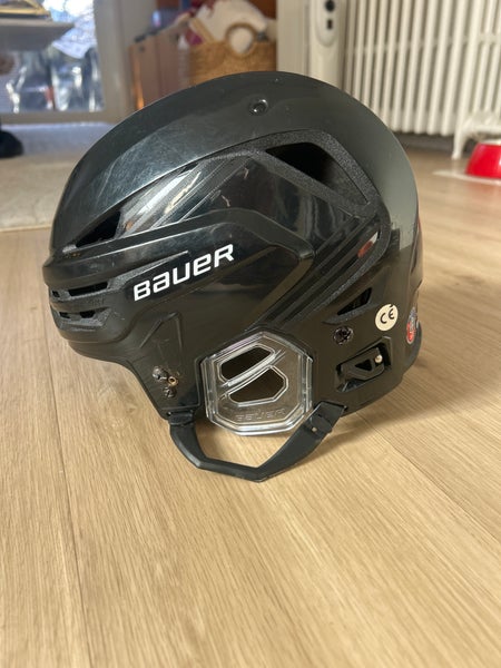 Large Bauer Re-Akt 85 Helmet (Used)