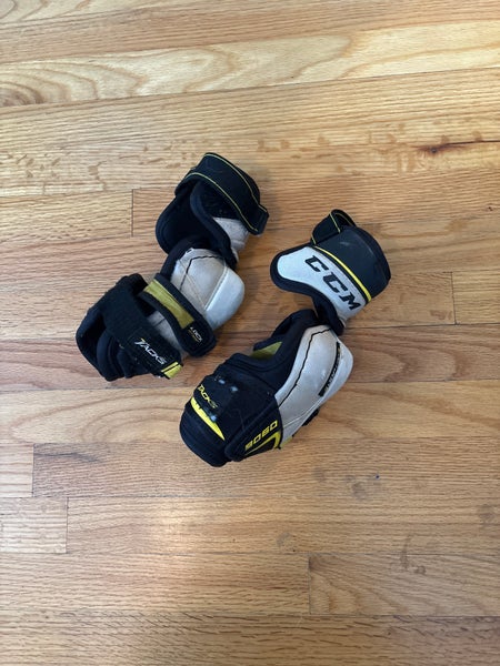 Junior Medium CCM Tacks 9060 Elbow Pads (Used)