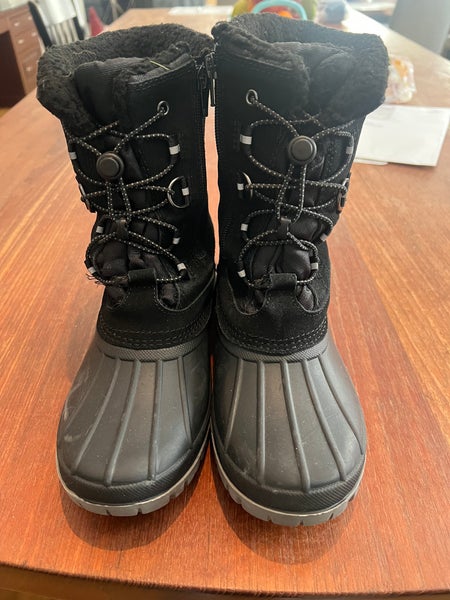 Black 4Y (Big Kids / Youth) Youth Boots (Used)
