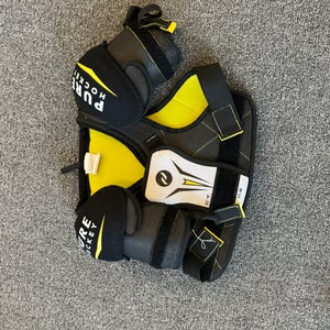 Medium Youth Pure Hockey Shoulder Pads (Used)