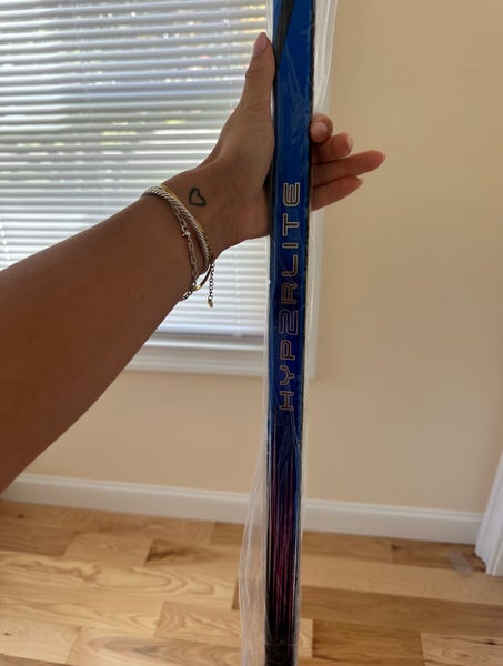 BRAND NEW- CUSTOM Intermediate Bauer Vapor Hyperlite 2 Right Handed Hockey Stick 55 Flex P46 Curve