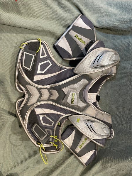 Medium Senior Reebok 7K Shoulder Pads (Used)