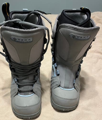 Women's Size M 5.0 (W 6.0) Vans World traveler millennium long Snowboard Boots (Used)