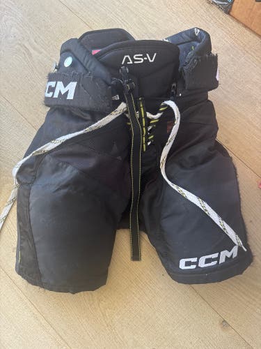 Junior Small CCM Tacks AS-V Hockey Pants (Used)