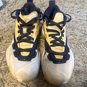 Kid's 4Y (Big Kids / Youth) Jordan Shoes (Used)