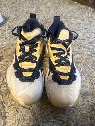 Kid's 4Y (Big Kids / Youth) Jordan Shoes (Used)