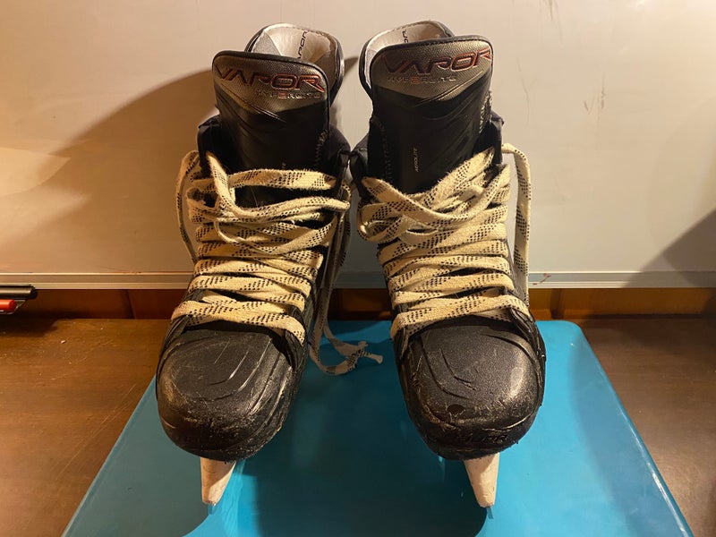 Bauer Vapor Hyperlite Hockey Skates Size 4.5, 2021 model (Used) w/ extra blades