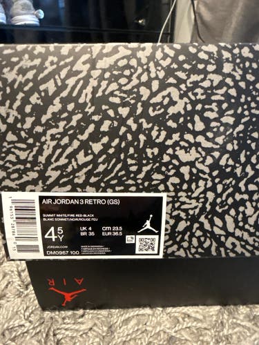 Kid's 4.5Y (Big Kids / Youth) Air Jordan 3 Shoes (Used)