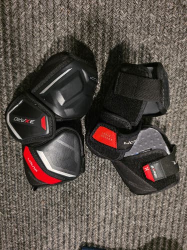 Senior Medium Bauer Vapor 3X Pro Elbow Pads (Used)