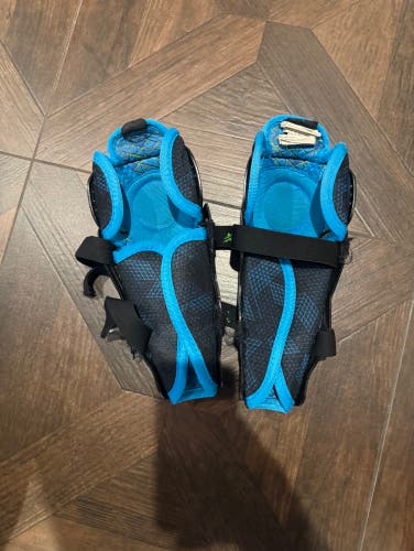 Junior Bauer 9" Shin Pads (Used)