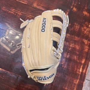 2025 Wilson RH Outfield A2000 Baseball Glove 12.75" (New)