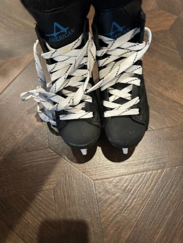 American Figure Skates B Junior 13 (Used)