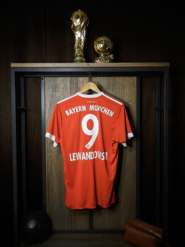 Bayern Munich 2017/18 Home Jersey – Lewandowski #9 – Medium – Red Adidas Shirt