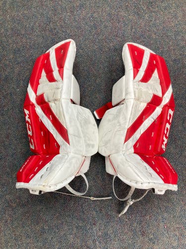 26" Junior CCM EFlex 5 Goalie Leg Pads (Used)