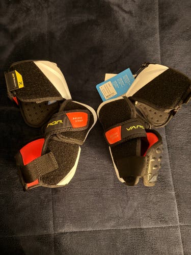 Senior Medium Bauer Vapor Hyperlite Elbow Pads (New)