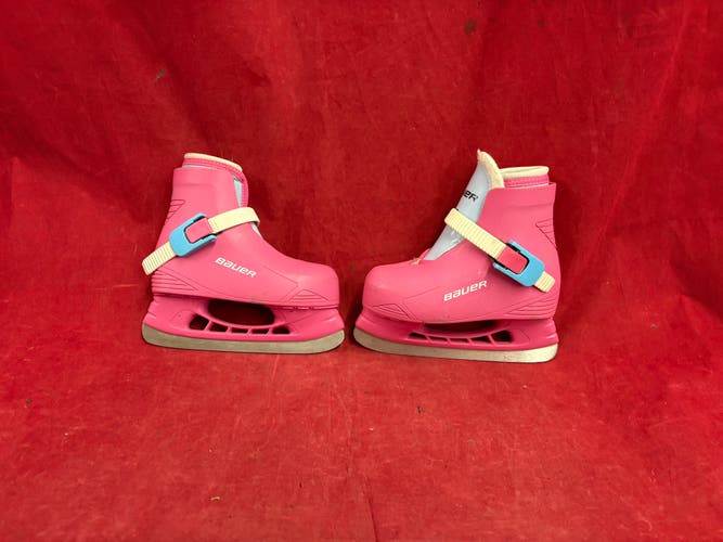 Ice skates: Bauer Figure Skates B Junior 9 (Used)