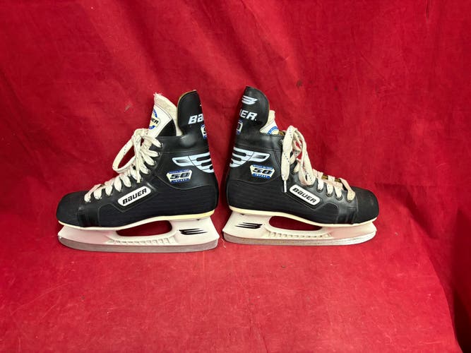 Hockey ice Skates: Bauer Hockey Skates Regular Width 7.5 (Used)