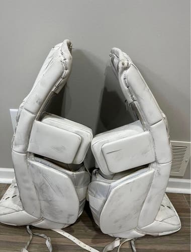 31" CCM EFlex 5 Goalie Leg Pads (Used)