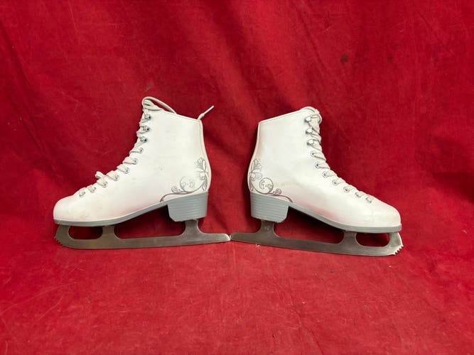 Ice Skates: Bladerunner Allure girls' figure ice skates in white. 
Size: 4
