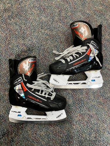 True HZRDUS 5X Hockey Skates | Size 1.5 R