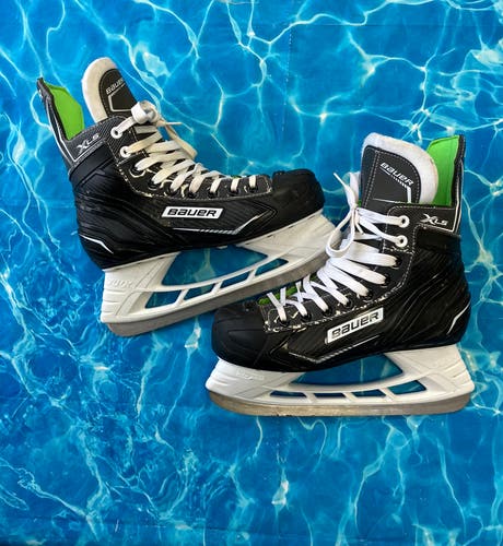 Senior Bauer XLS Hockey Skates Regular Width 7 (Used)
